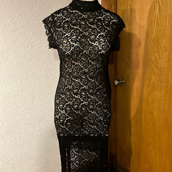 Lacey dress - Picture 1 of 5
